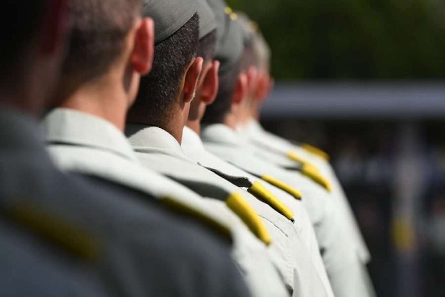 Ευέλπιδες αποκομμένοι από την κοινωνία; Μια διαταγή στη ΣΣΕ που προκαλεί συζητήσεις