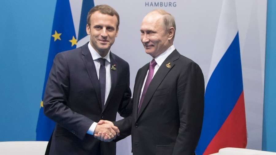 Ο Μακρόν συναντά τον Πούτιν