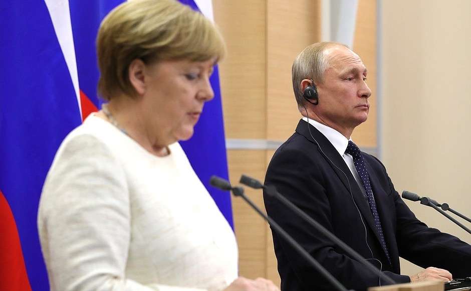 Πούτιν και Μέρκελ συμφώνησαν να δοθεί ειδικό καθεστώς στον Ντονμπάς της ανατολικής Ουκρανίας
