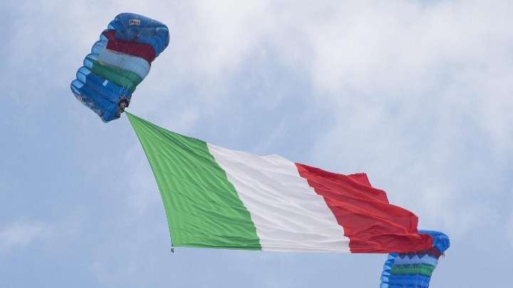 Πώς η Ιταλία επιδιώκει να τινάξει στον αέρα τις Βρυξέλλες