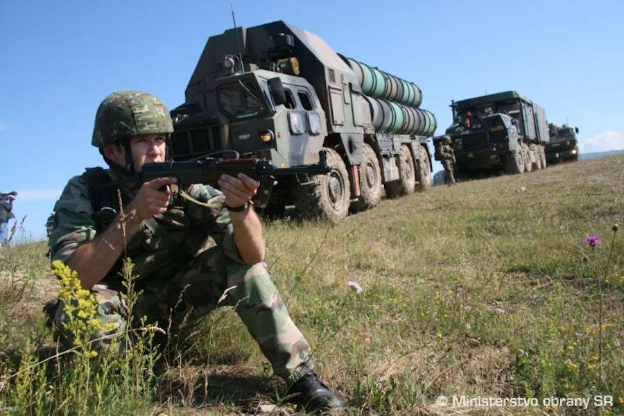 Η Σλοβακία ανακοίνωσε τον τερματισμό της στρατιωτικής βοήθειας στην Ουκρανία