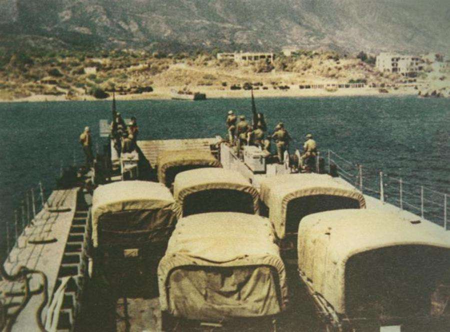 Κύπρος 1974: Αυτοί που πολέμησαν, αυτοί που έτρεξαν να κρυφτούν και οι πλιατσικολόγοι