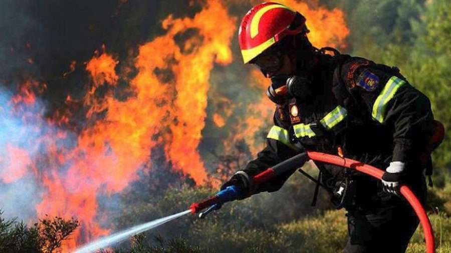 Μεγάλη φωτιά στη Σάμο, ετοιμότητα εκκένωσης δύο ξενοδοχείων