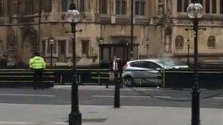 Τρομοκρατική ενέργεια στο Λονδίνο, με αυτοκίνητο στα οδοφράγματα του κοινοβουλίου