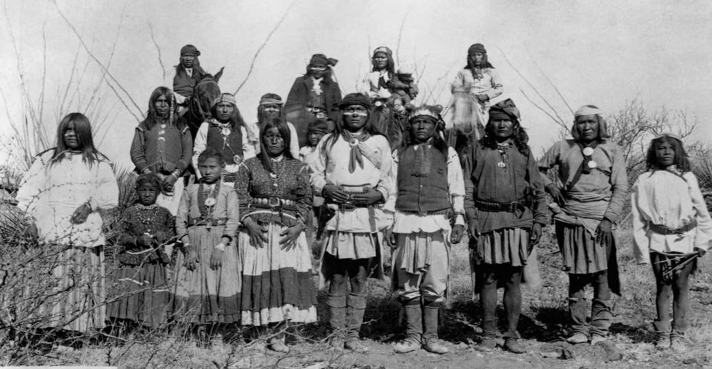 Σαν Σήμερα: 1886 η παράδοση των Απάτσι,μετά από μάχες 30 χρόνων