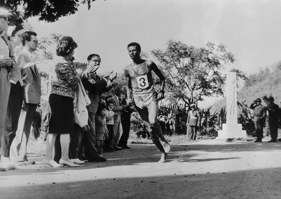 10 Σεπτεμβρίου Σαν Σήμερα: 1960 ο ξυπόλητος μαραθωνοδρόμος κερδίζει το χρυσό μετάλλιο στη Ρώμη