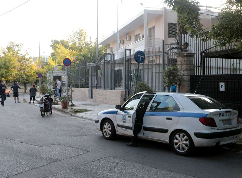 ΕΔΕ κατά του αστυνομικού που δεν αντιστάθηκε στην επίθεση Ρουβίκωνα στην πρεσβεία του Ιράν