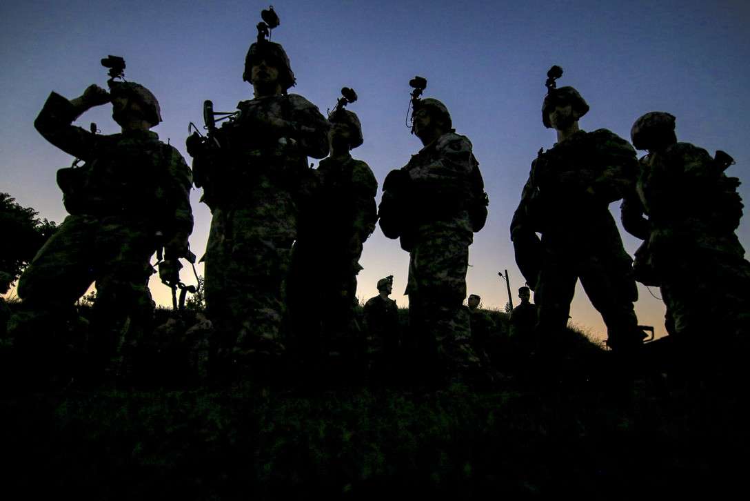 Μπροστά στα δύσκολα που έρχονται, στρατιωτικοί επιστρέφουν στην ΠΟΕΣ για να βρουν τη φωνή τους