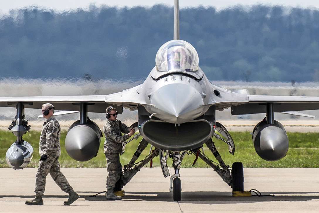 Οι εγγυήσεις που ζητά η ελληνική πλευρά για τον εκσυγχρονισμό των F-16 και το πρόβλημα με το ραντάρ και το ASPIS