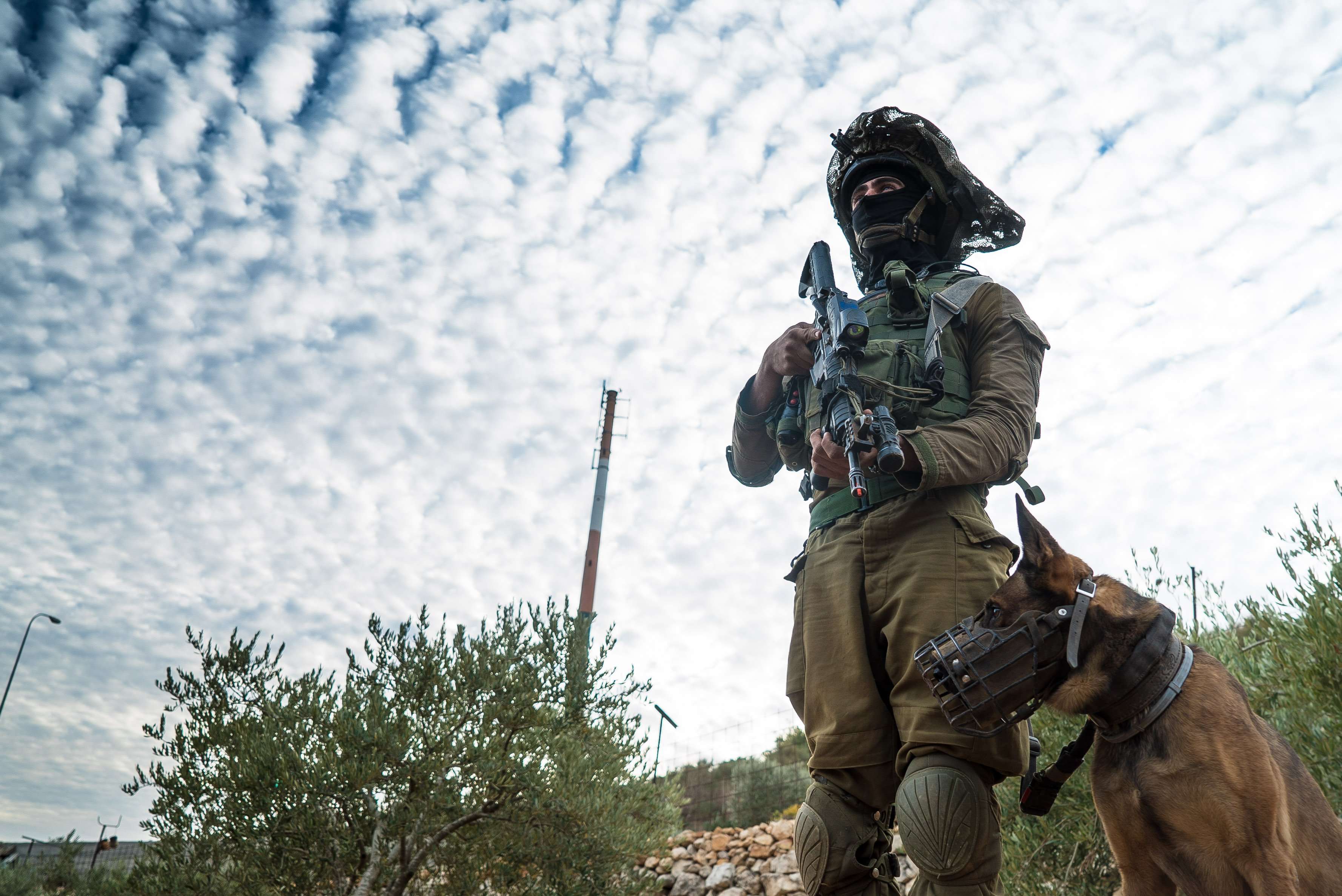 Ο ισραηλινός στρατός κατηγορεί τη Χαμάς για την επίθεση με ρουκέτα
