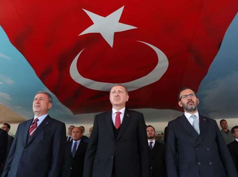 Ο Ερντογάν βρυχάται για να κρύψει το μαύρο χάλι της οικονομίας, τη βία και την 