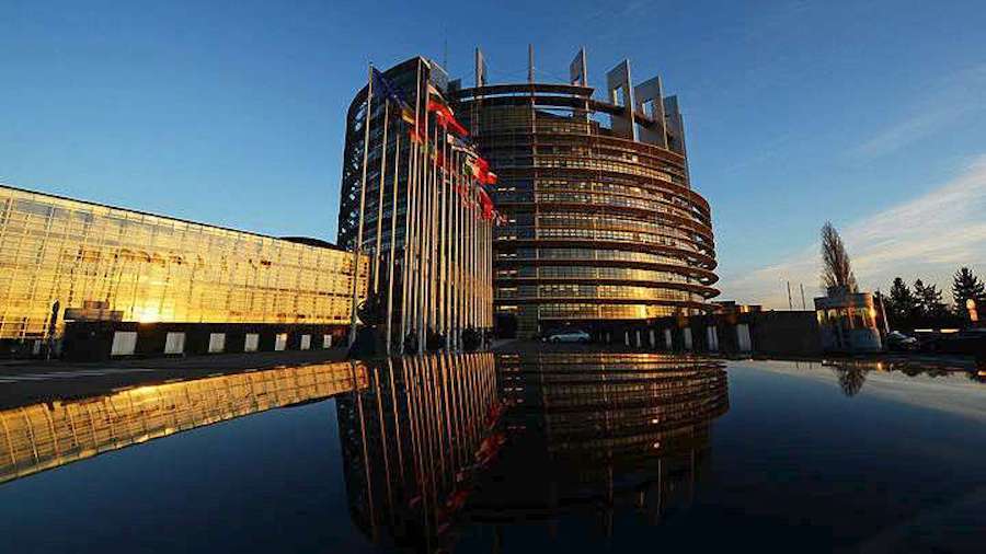 «Εξάγοντας την πολιτική παρακμή μας στο Ευρωκοινοβούλιο»