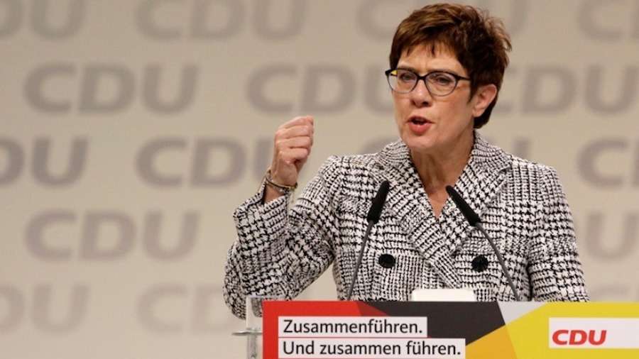Γερμανία: Όχι σε προσέγγιση CDU-AfD λέει η Καρενμπάουερ