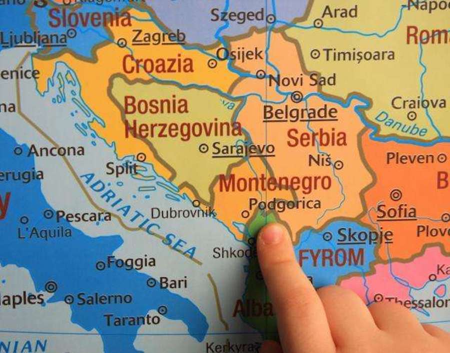 Bloomberg: Ο εθνικισμός στην Ευρώπη σκιάζει τη διαδικασία επούλωσης στα Βαλκάνια