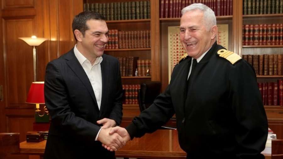 Η τελευταία φορά που ο Αποστολάκης φόρεσε στολή! Η συνάντηση με τον πρωθυπουργό