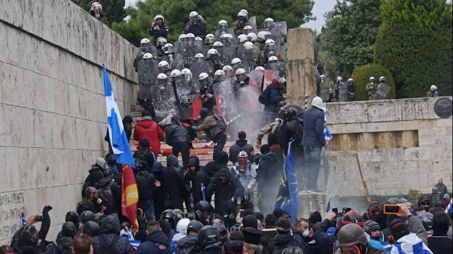 Συλλαλητήριο: 25 αστυνομικοί τραυματίες ,7 συλλήψεις και πολιτική αντιπαράθεση