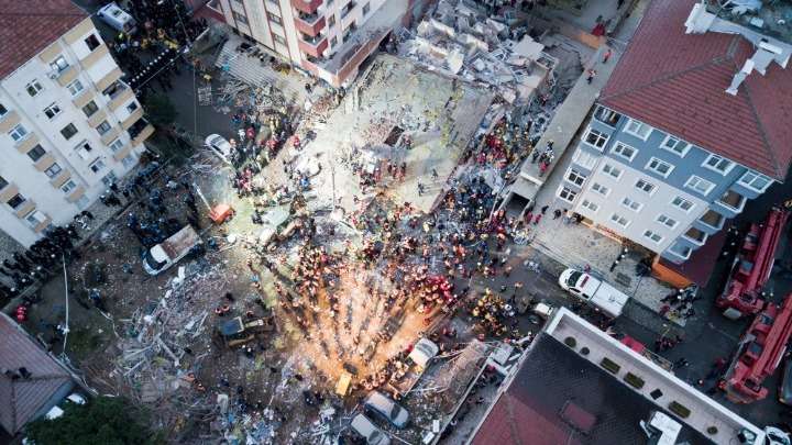 Κατάρρευση πολυκατοικίας στην Κωνσταντινούπολη- Βίντεο