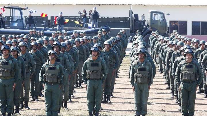 Βενεζουέλα: Ο στρατός σε «επαγρύπνηση»