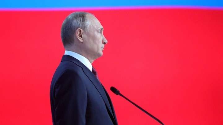 Ο Πούτιν υπέγραψε νόμο για την αναστολή της συνθήκης INF