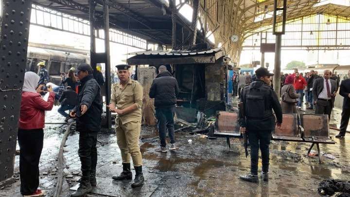 Αίγυπτος: 25 οι νεκροί από τη πυρκαγιά στον κεντρικό σιδηροδρομικό σταθμό