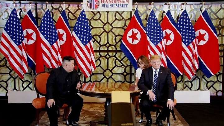 Η Βόρεια Κορέα εξετάζει το ενδεχόμενο να αναστείλει τις συνομιλίες με τις ΗΠΑ