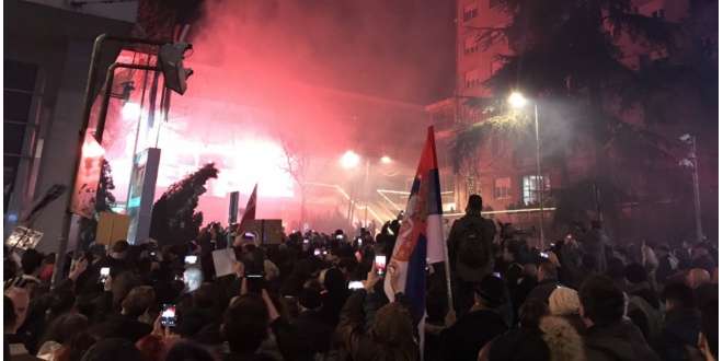 Σερβία: Για 10ο Σαββατοκύριακο αντικυβερνητικοί  διαδηλωτές στους δρόμους