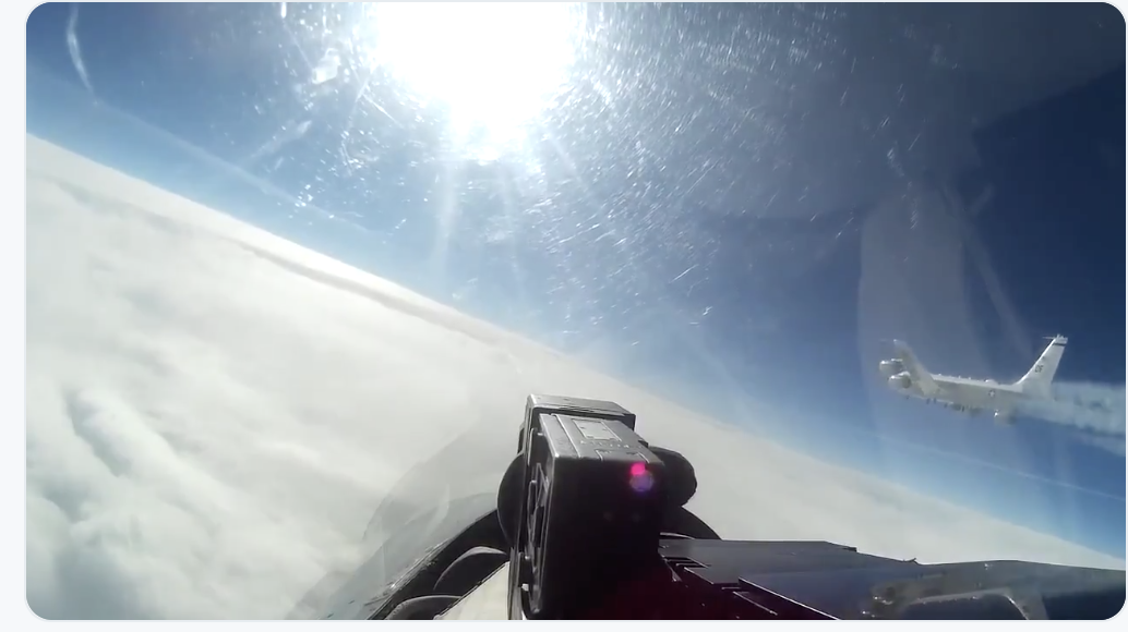 Το βίντεο της αναχαίτισης αμερικανικού αεροσκάφους από ρωσικό Su-27 στη Βαλτική Θάλασσα