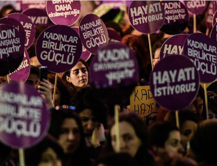 Στην Τουρκία του Ερντογάν οι γυναίκες δεν γιορτάζουν αλλά μόνο δολοφονούνται