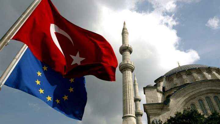 Η Τουρκία σε άμυνα μετά την απόφαση του Ευρωκοινοβουλίου για αναστολή των διαπραγματεύσεων ένταξης