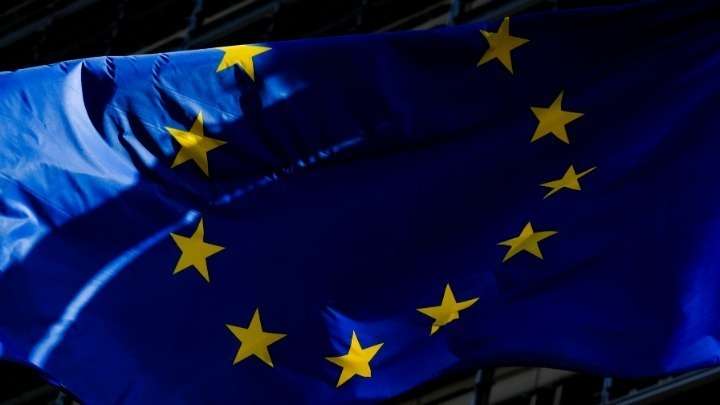 Η ΕΕ ετοιμάζει «τεράστιο πακέτο οικονομικής στήριξης» της Ιρλανδίας