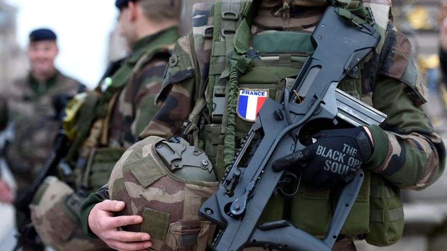 Τα στρατιωτικά νοσοκομεία της Γαλλίας άρχισαν να υποδέχονται ασθενείς με κορονοϊό