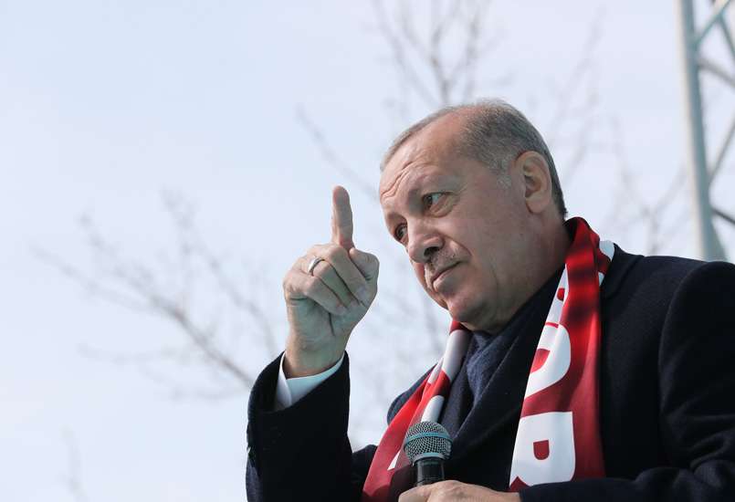 Ο Ερντογάν παζαρεύει με τους πρόσφυγες, απειλεί και προαναγγέλει συνάντηση με Τραμπ