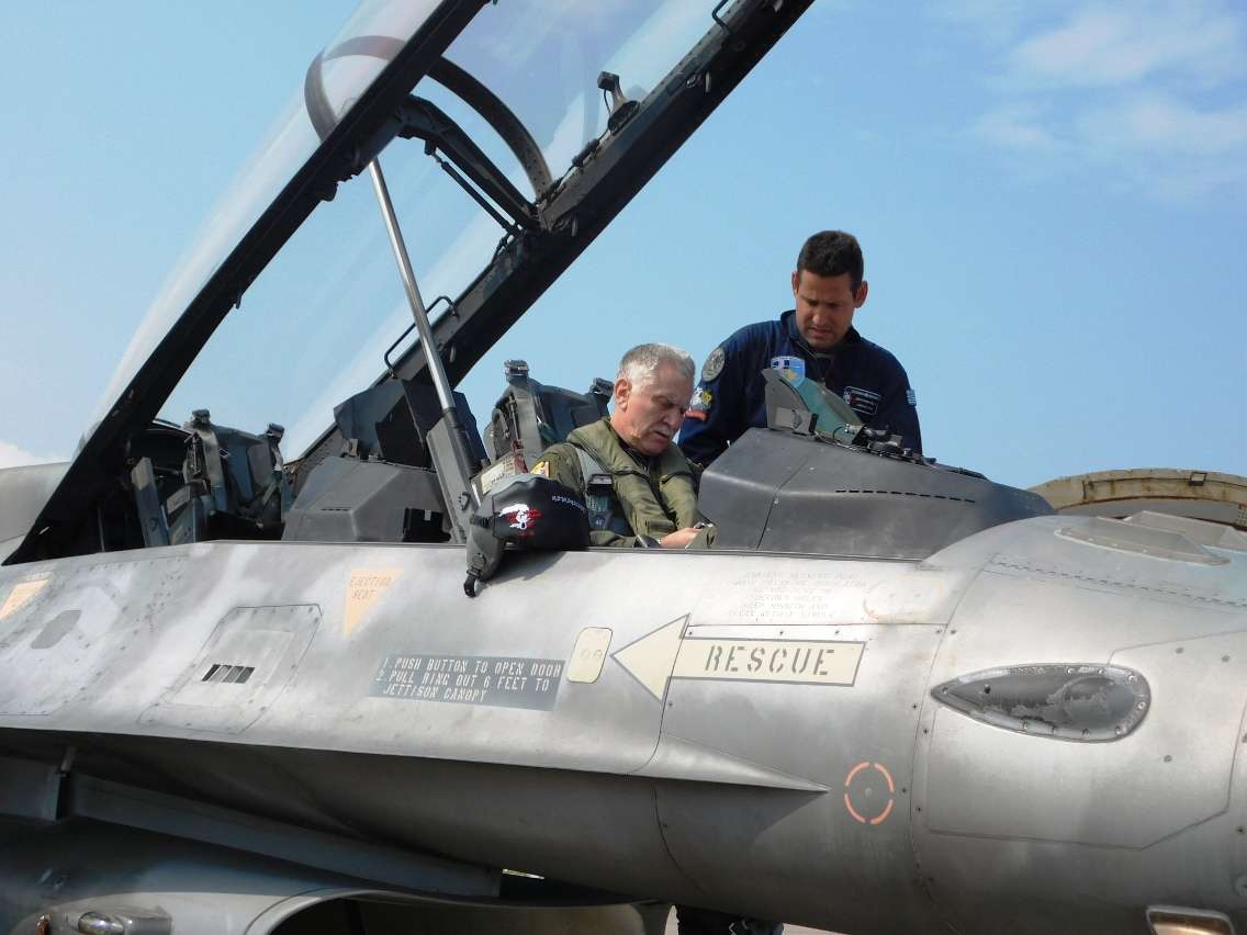 Ο Α/ΓΕΕΘΑ με F-16 στο Αιγαίο, με τους Τούρκους να προσπαθούν να κάνουν 