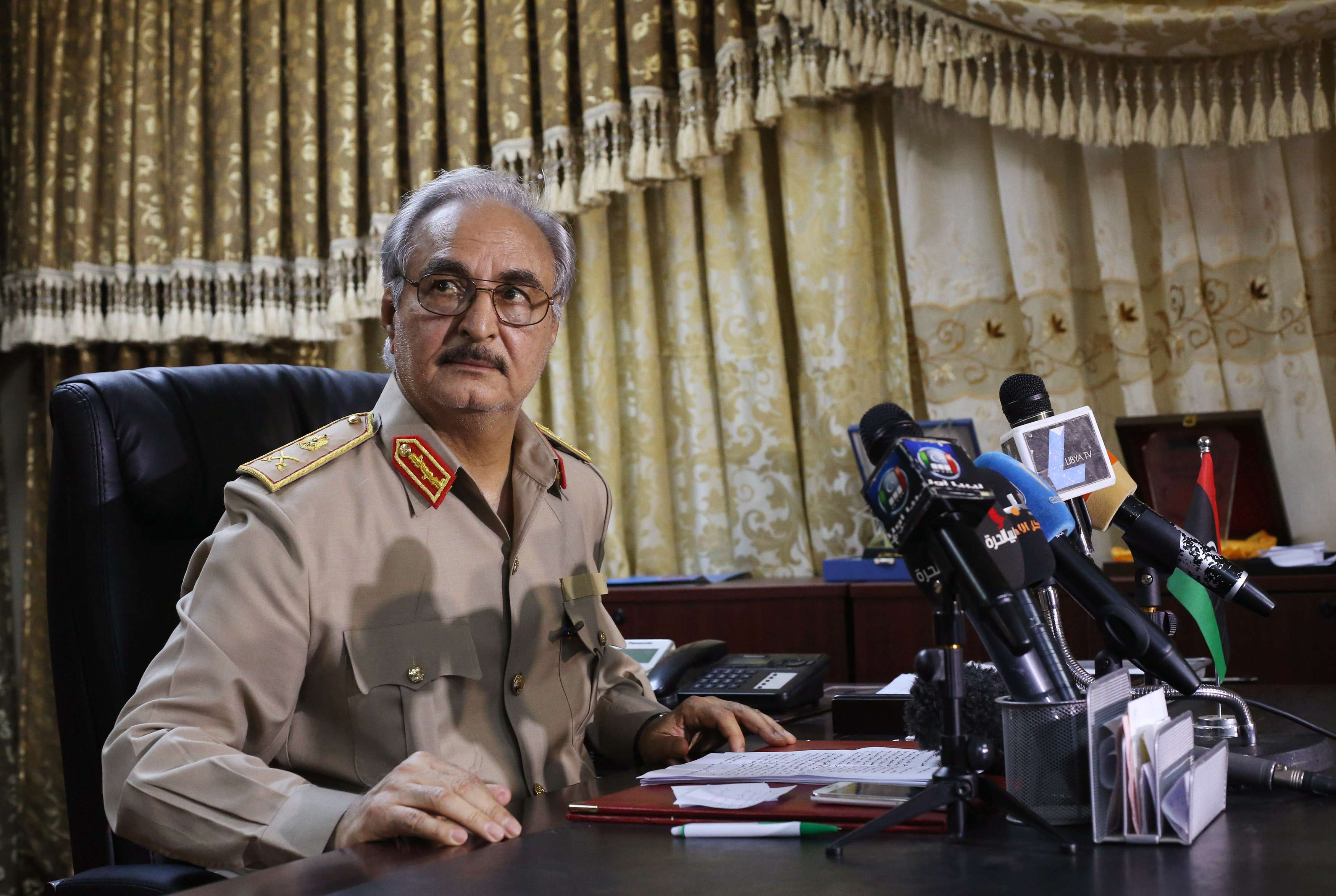 Λιβύη: Ποιος είναι ο στρατάρχης Χάφταρ που ξεκίνησε τον πόλεμο αναζητώντας την εξουσία