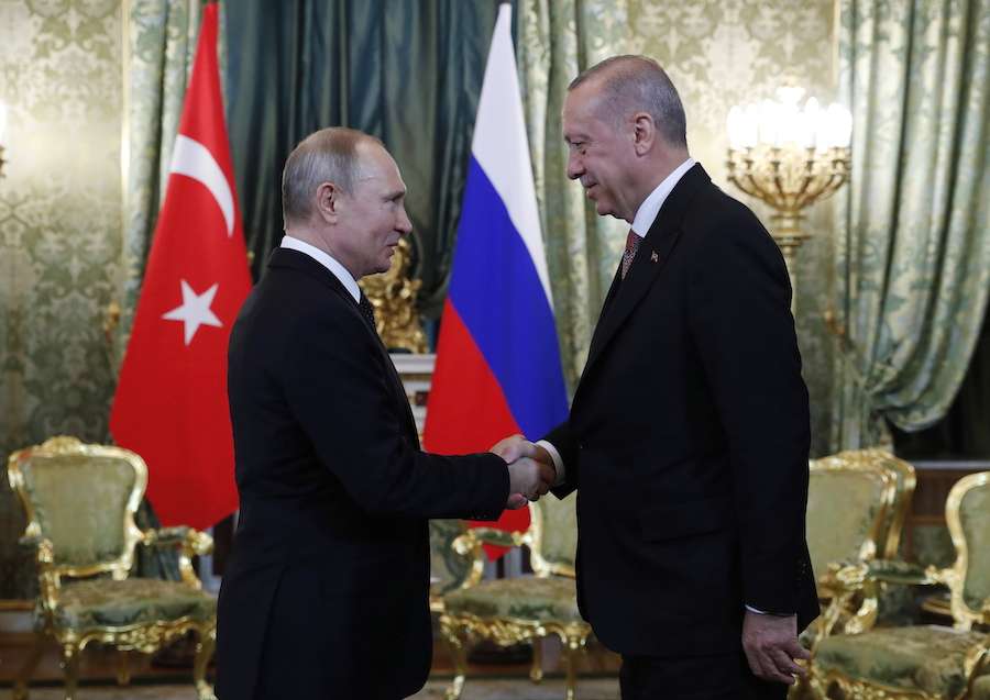 Ο Πούτιν κάλεσε στη Μόσχα τον Ερντογάν ο οποίος υποδέχεται σήμερα Πομπέο και Πενς