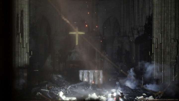 Παναγία των Παρισίων: Η εικόνα που αντίκρυσε ο πρώτος άνθρωπος που μπήκε μετά από την καταστροφή