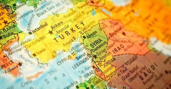 Η Τουρκία πίσω από την “βιτρίνα” του Ερντογάν και η αμερικανική βάση στα σύνορα με τη Συρία