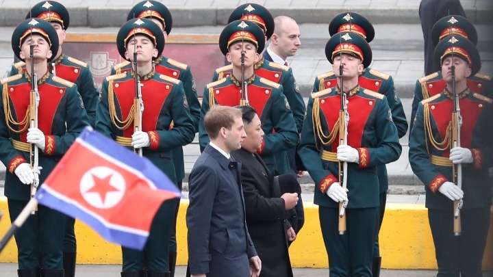 Ο Κιμ Γιονγκ Ουν βλέπει Πούτιν