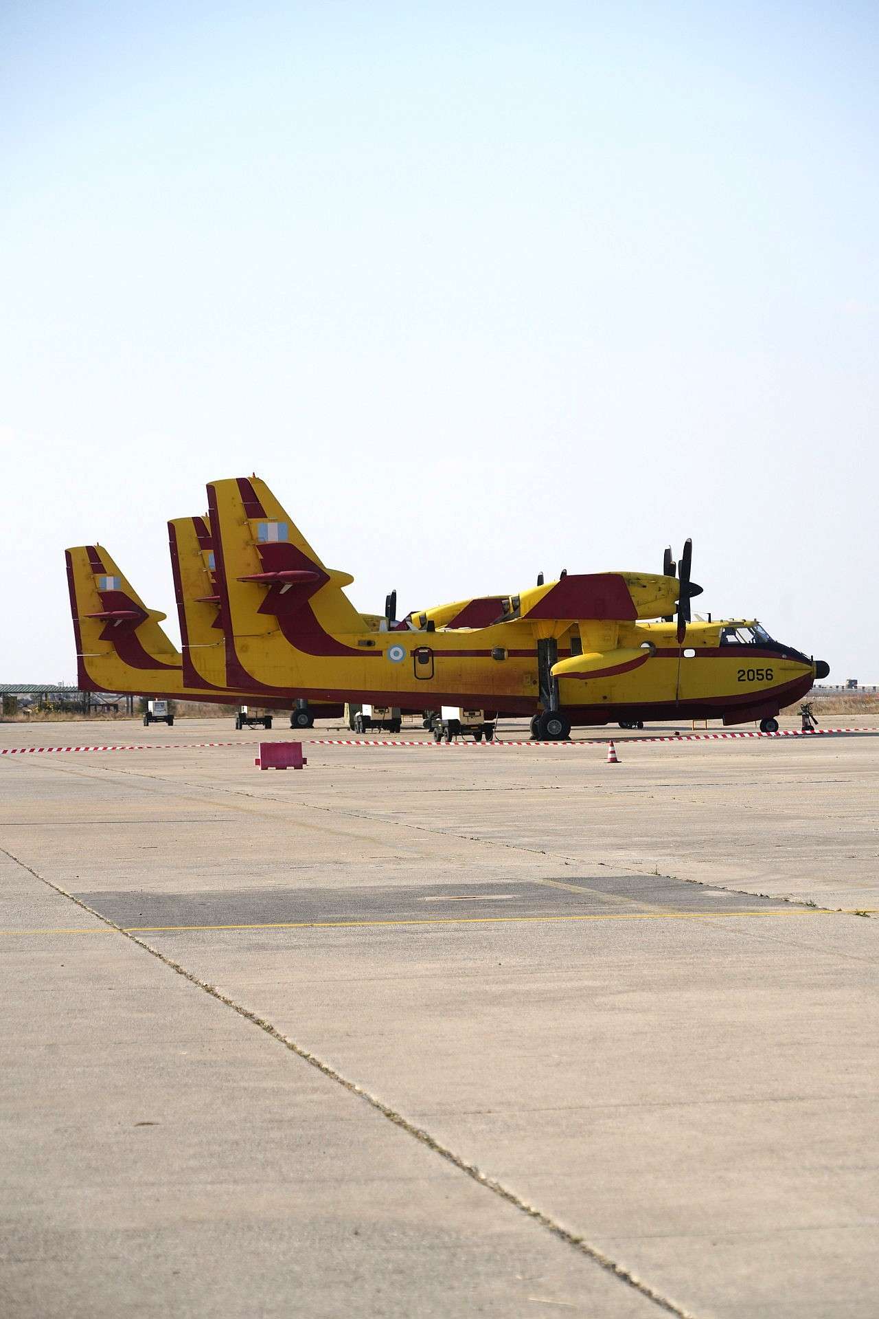 Στα πυροσβεστικά αεροσκάφη στην Ελευσίνα ο πρωθυπουργός