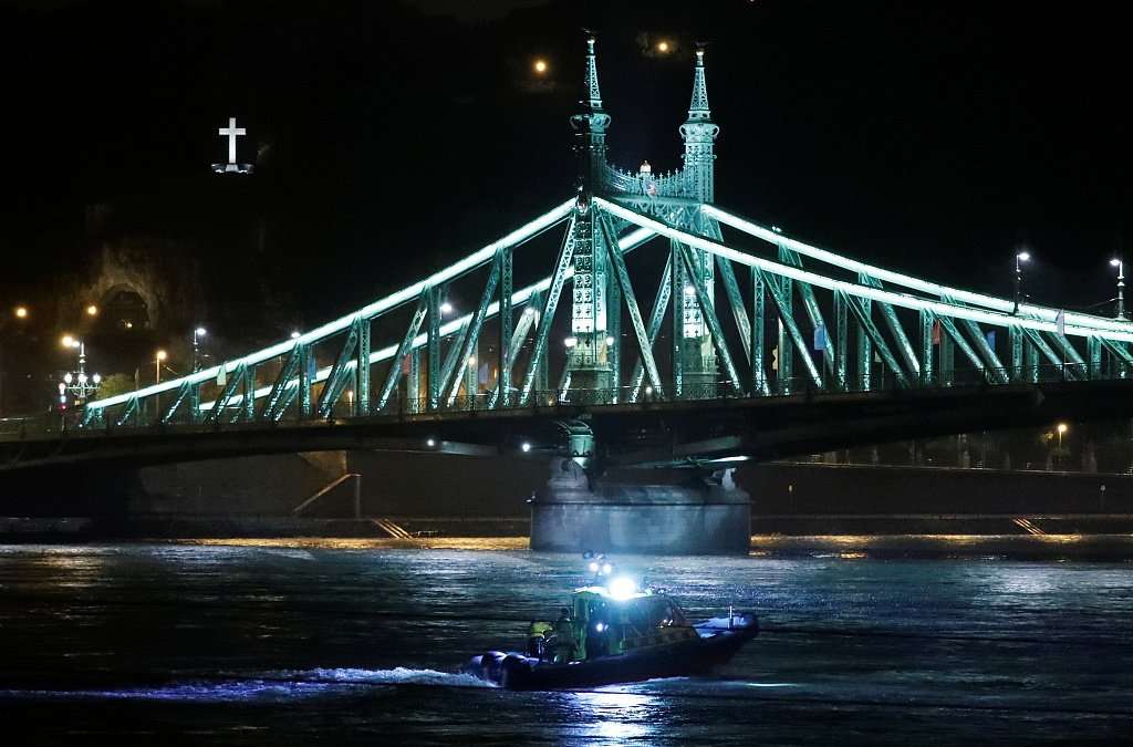 Τραγωδία στον Δούναβη: 7 νεκροί από ανατροπή τουριστικού σκάφους