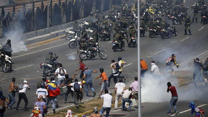 Βενεζουέλα: Νεκρή από σφαίρα γυναίκα που διαδήλωνε κατά της κυβέρνησης
