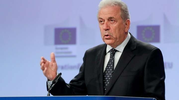 Ο Δ. Αβραμόπουλος προτείνει «προσωρινές συμφωνίες» για την υποδοχή των μεταναστών