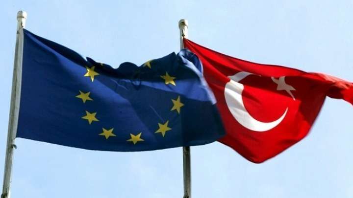 Η ΕΕ προσφέρει διάλογο στον Ερντογάν για να 