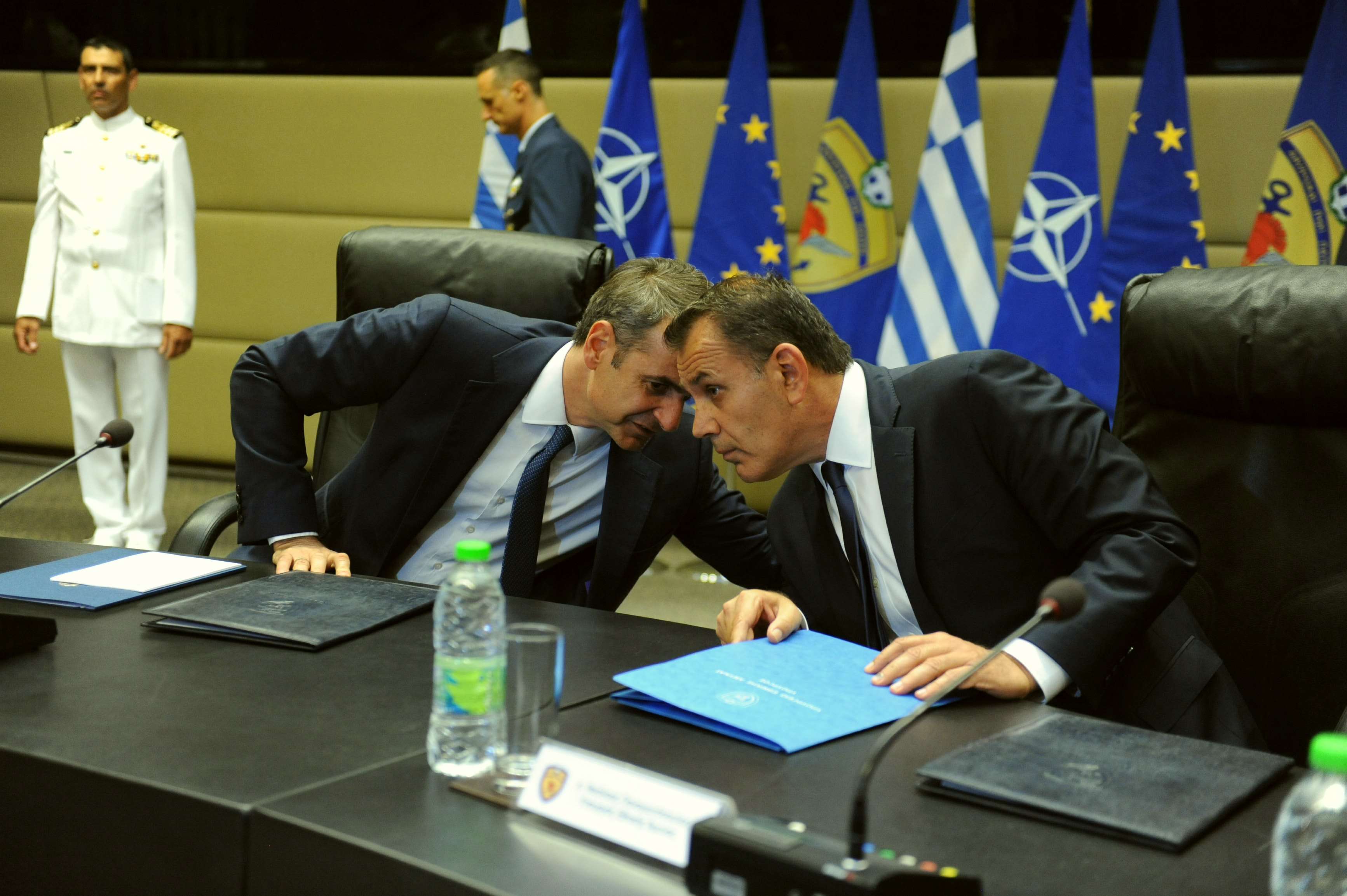Εξοπλισμοί: «Ο πρωθυπουργός θα πάρει κι άλλους στο λαιμό του»! Ο Γ.Λακόπουλος γράφει για όσα παράδοξα συμβαίνουν