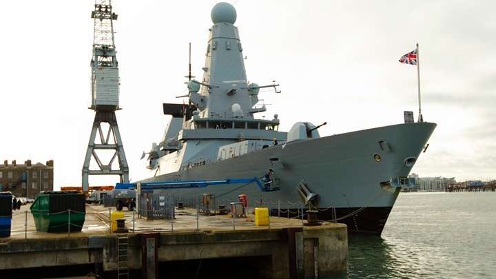 Το Βρετανικό Ναυτικό θα συνοδεύει πλοία στο στενό του Χορμούζ