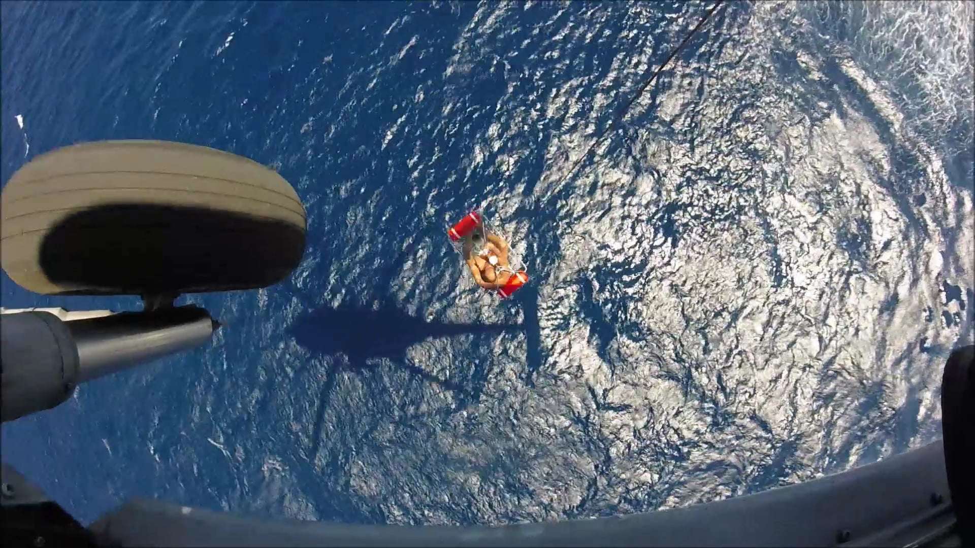 Βίντεο από τη  διάσωση αγνοούμενου στο Αιγαίο από ελικόπτερο του ΠΝ