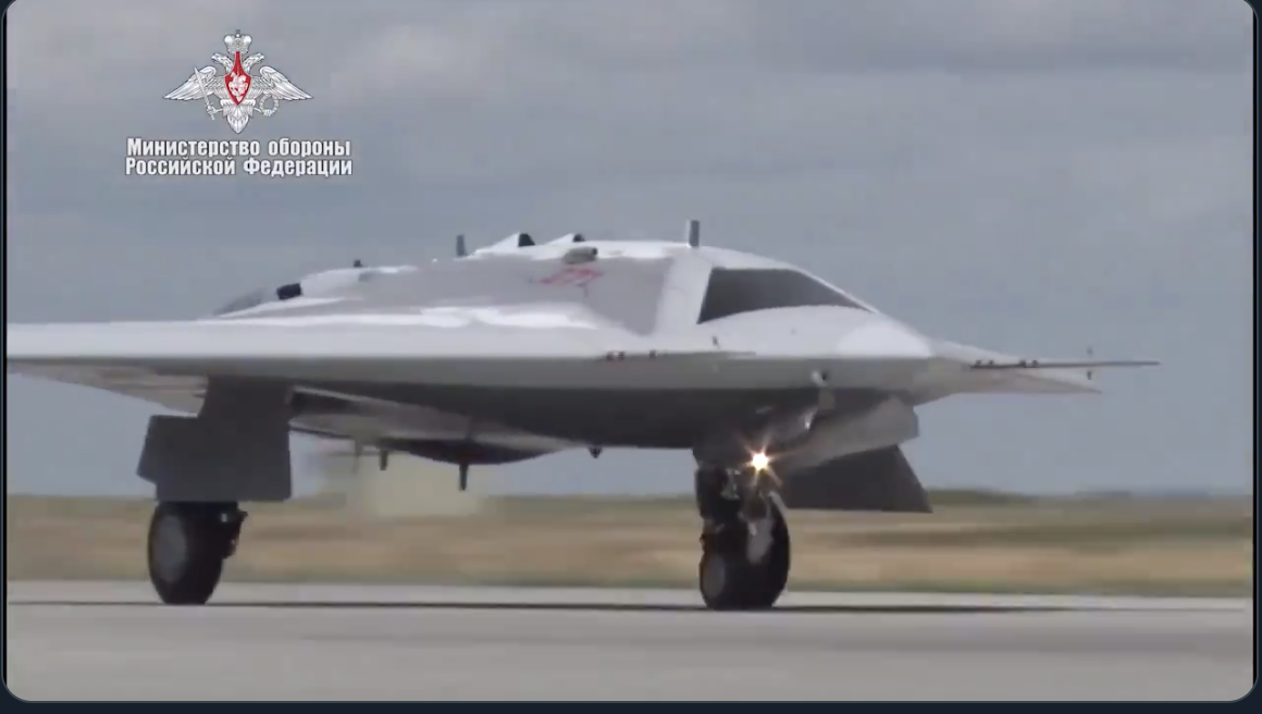 S-70 Okhothik Οι Ρώσοι έδωσαν στη δημοσιότητα βίντεο από το νέο UCAV που κατασκεύασαν!