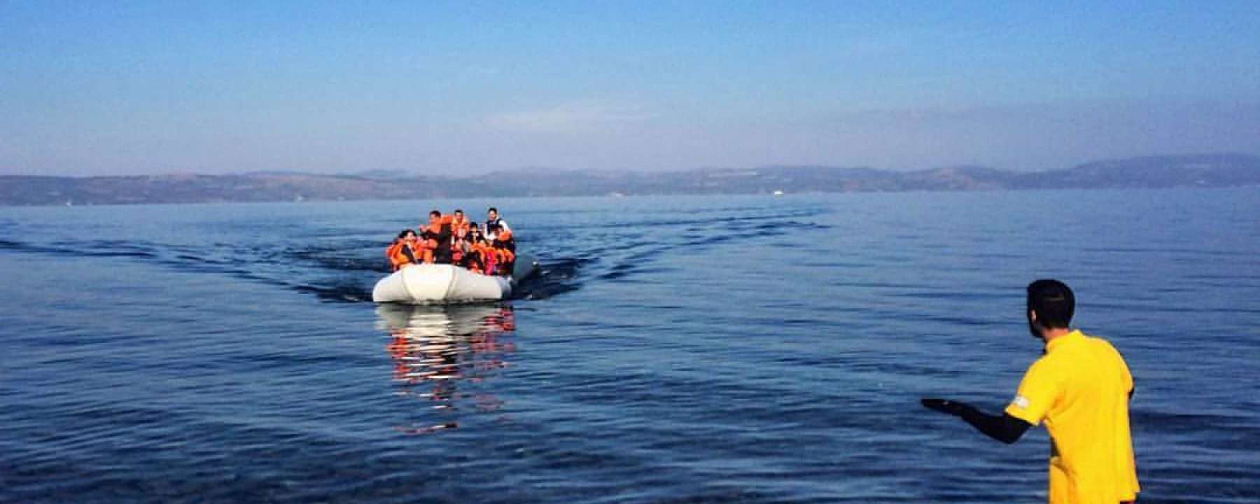 Συνοδεία σκαφών τουρκικής ακτοφυλακής λέμβος με μετανάστες - «Ναυμαχία» στη Λέσβο