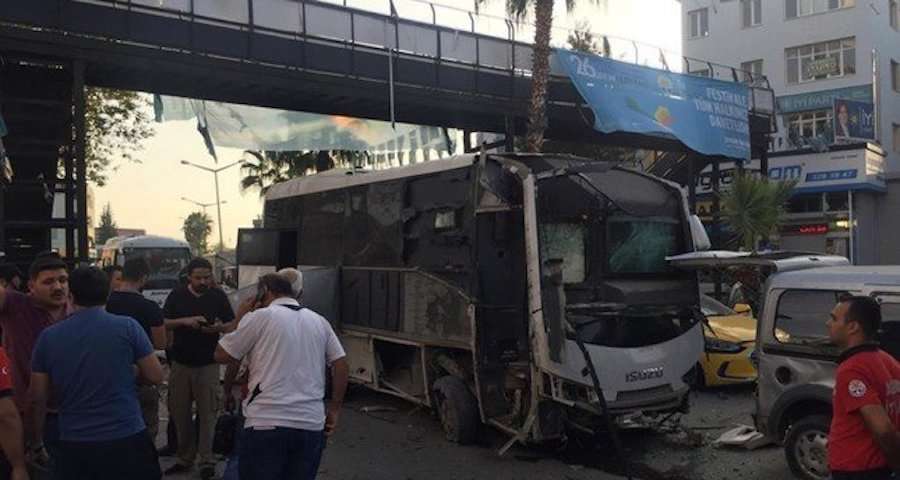 Βομβιστική επίθεση σε λεωφορείο της τουρκικής αστυνομίας στα Άδανα