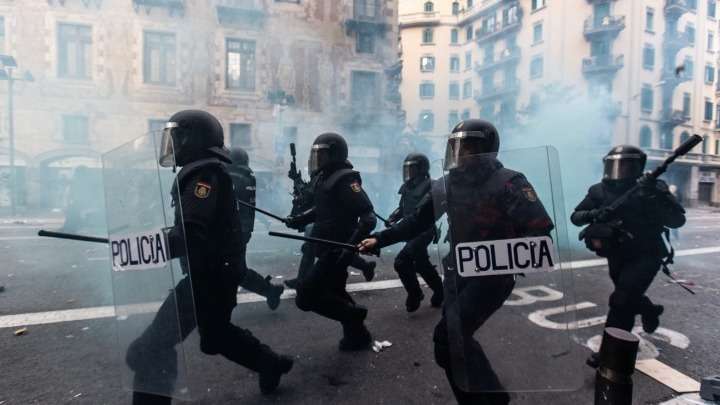 Ισπανία: Η Μαδρίτη αναπτύσσει την πολιτοφυλακή στα περίχωρα της Βαρκελώνης